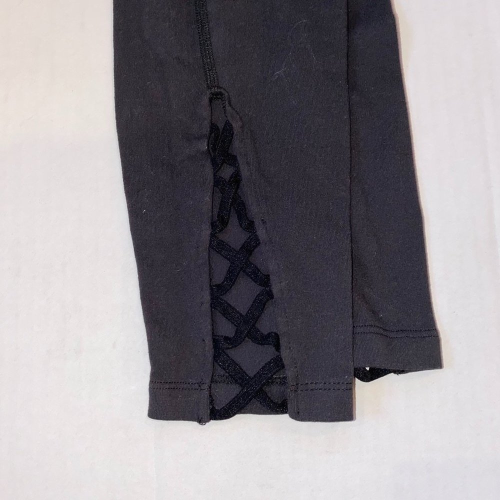 Beyond Yoga Small Leggings Criss Cross Bottoms
